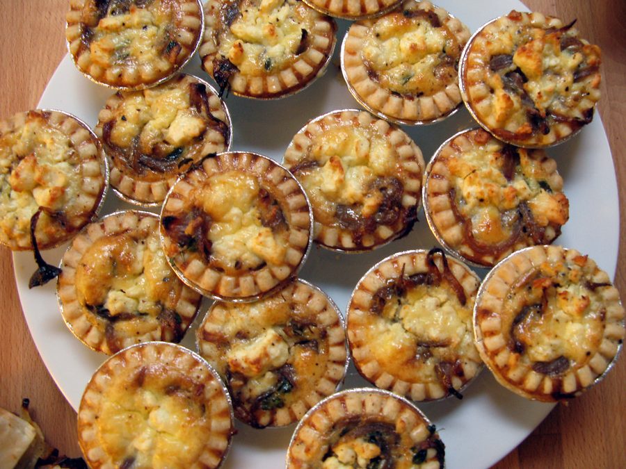 Тарталетки с грибами и сыром
